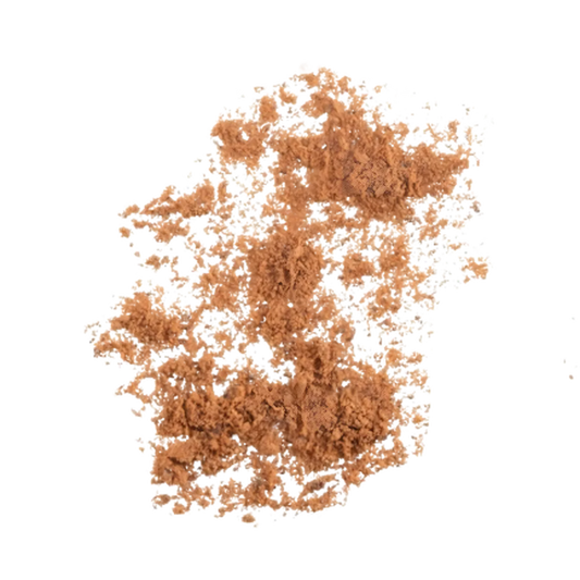 Poudre fine du mélange 4 épices SAMIA, aromatique et équilibrée, parfaite pour relever vos recettes en cuisine salée ou sucrée.