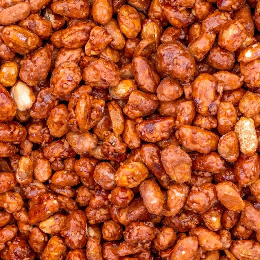 Gros plan sur les arachides sucrées PROFRUIT, enrobées de caramel croquant. Saveur intense idéale pour les amateurs de douceurs naturelles.