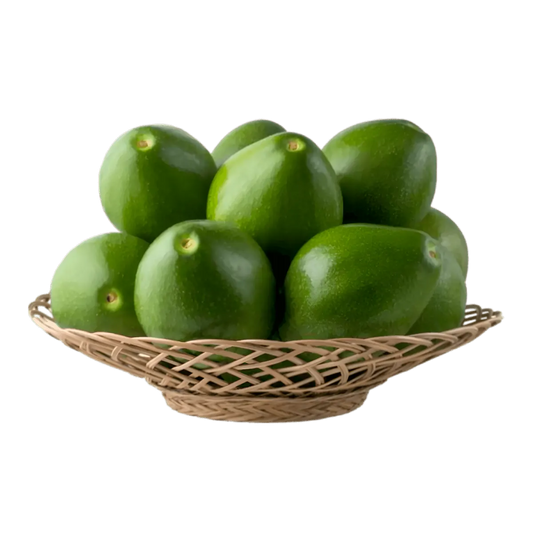 Panier rempli d'avocats tropicaux frais, source de bons gras et vitamines, idéal pour une cuisine saine et naturelle.