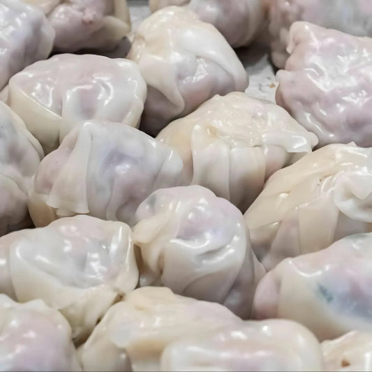 Gros plan sur bouchons crevette porc moelleux et surgelés, spécialité Bourbon idéale en apéritif ou plat principal.