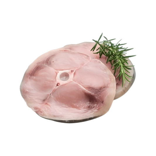 Deux darnes de thon fraîches avec brin de romarin, parfaites pour cuisson saine, saveur délicate et riche en protéines marines.