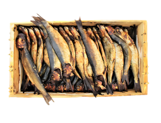 Caisse en bois remplie de harengs fumés salés, poisson de mer surgelé à la saveur authentique, prêt à être commercialisé.