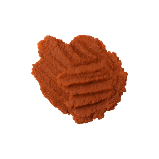 Texture onctueuse de la pâte de curry rouge MAE PLOY, idéale pour relever vos recettes avec une touche épicée et aromatique.