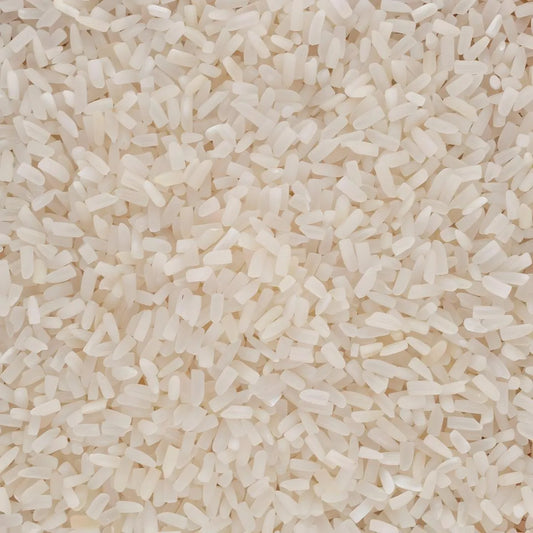 Gros plan sur grains de riz cassé trois fois TERSOL, texture ferme pour une absorption optimale des saveurs. Parfait pour cuisine africaine.