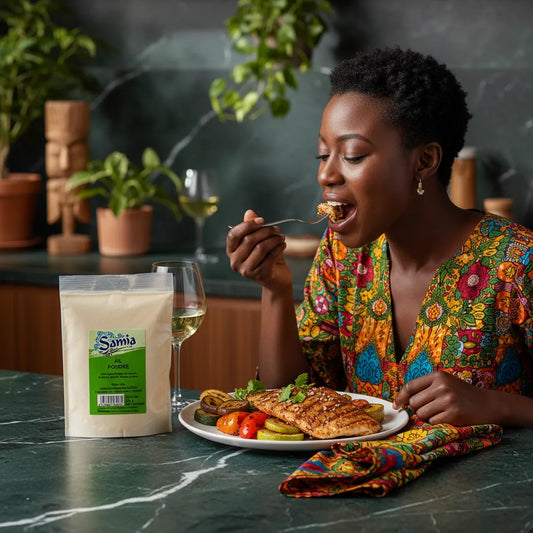 Femme dégustant un plat assaisonné avec l'ail en poudre SAMIA - Rehaussez vos plats avec intensité, parfait pour cuisine savoureuse.