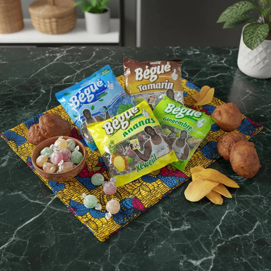 Homme dégustant un bonbon BÉGUÉ au gingembre-ananas, avec sachets visibles sur une table, illustrant une expérience sucrée et exotique.