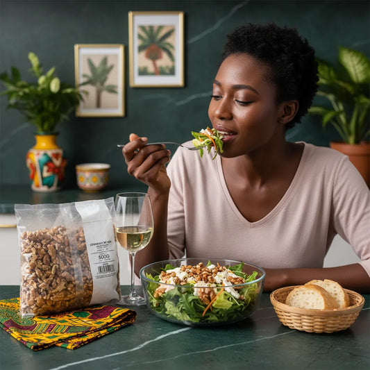 Femme dégustant une salade garnie de cerneaux de noix PROFRUIT. Produit idéal pour une alimentation saine et gourmande.