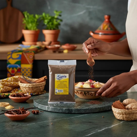 Préparation culinaire avec clous de girofle moulu SAMIA dans une cuisine traditionnelle - Épice aromatique pour sauces et plats mijotés.