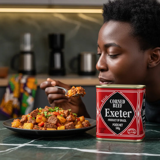 Dégustation d'un plat cuisiné avec Corned Beef EXETER 340g, viande en conserve tendre et prête à l'emploi pour repas maison.