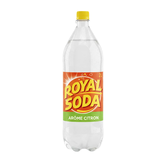 Bouteille de ROYAL SODA Citron 2L, soda pétillant au goût citronné, idéale pour une boisson rafraîchissante. Étiquette orange et verte distinctive.