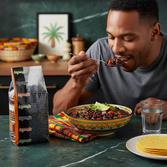 Homme dégustant un plat cuisiné aux haricots noirs coco LEGUMOR, mettant en valeur leur saveur et texture crémeuse dans un repas équilibré.