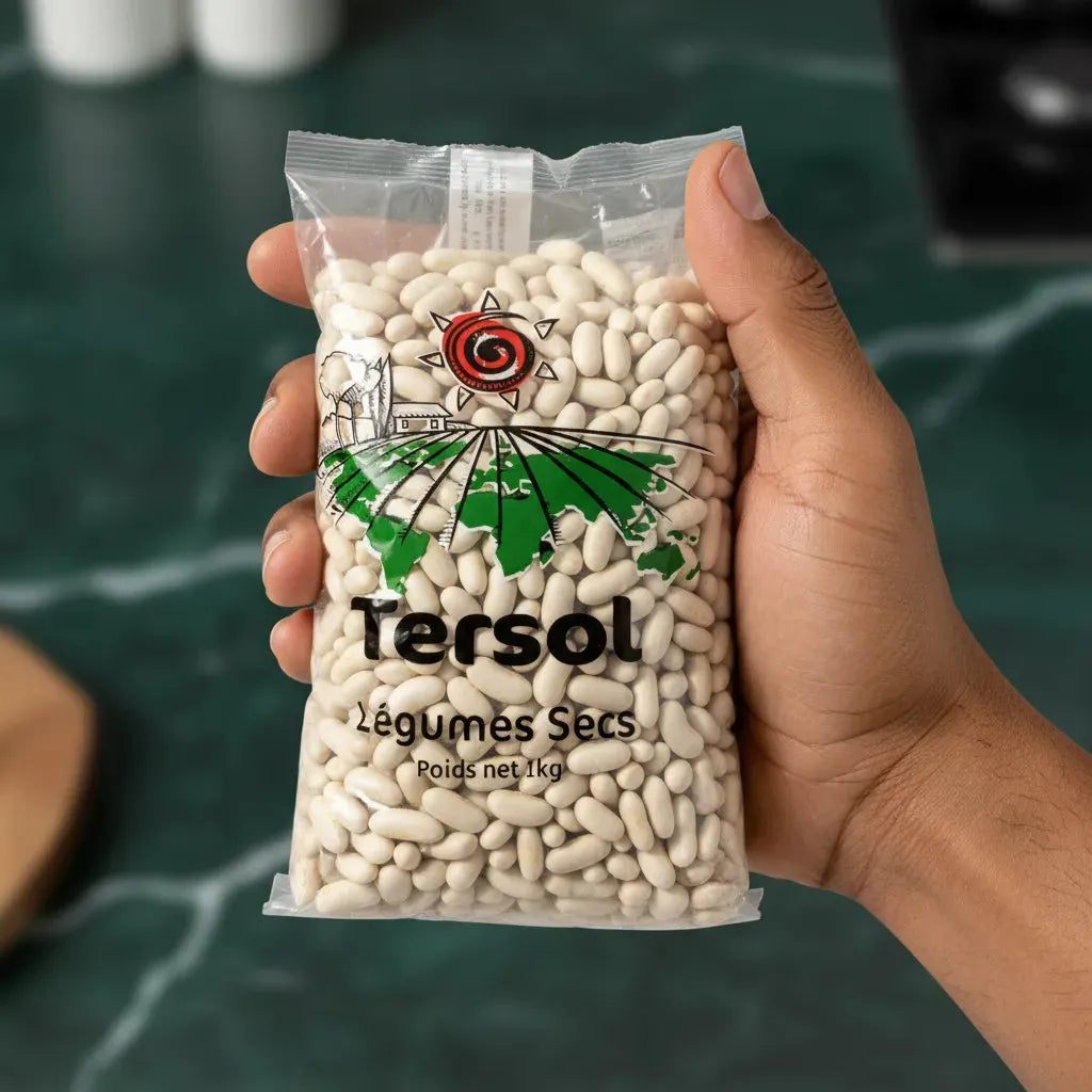 Sachet de haricot lingot blanc TERSOL tenu en main, parfait pour soupes protéinées et plats végétariens riches en fibres.
