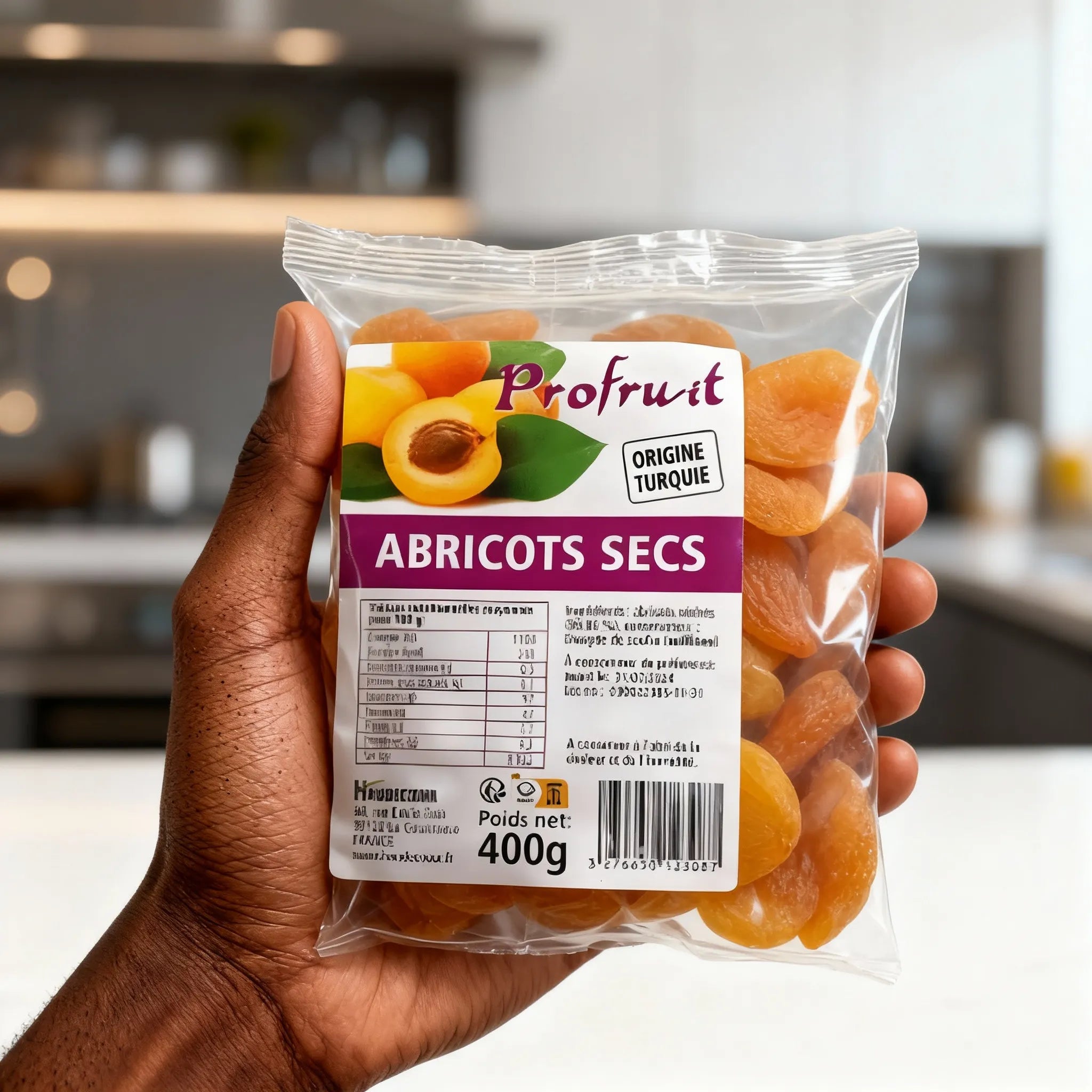 Main tenant un sachet d'abricots secs PROFRUIT 400g, fruits séchés naturels à texture moelleuse, collation saine et savoureuse.