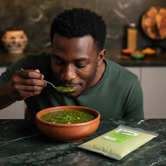 Dégustation d’un plat préparé avec la molokheya moulu SAMIA, soulignant sa richesse nutritionnelle et son goût authentique.