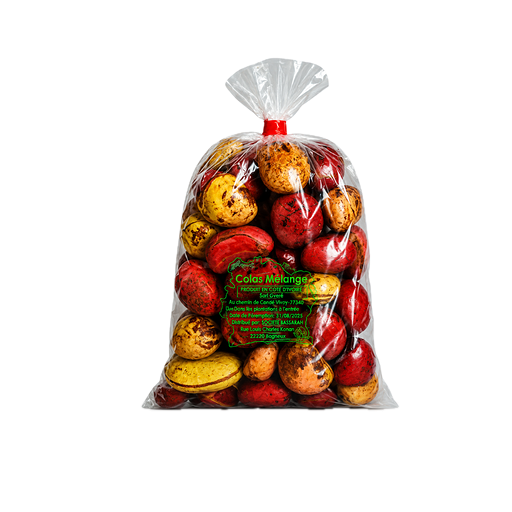 Noix de cola rouge fraîche — saveur amère traditionnelle d'Afrique de l'Ouest