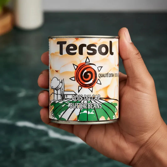 Boîte de Pois du Cap TERSOL tenue en main, produit d'épicerie salée pour cuisine caribéenne et plats mijotés.