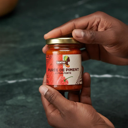 Purée de piments extra forte TANTIE - Piquant tenue en main, bocal pratique pour une utilisation quotidienne en cuisine épicée et savoureuse.
