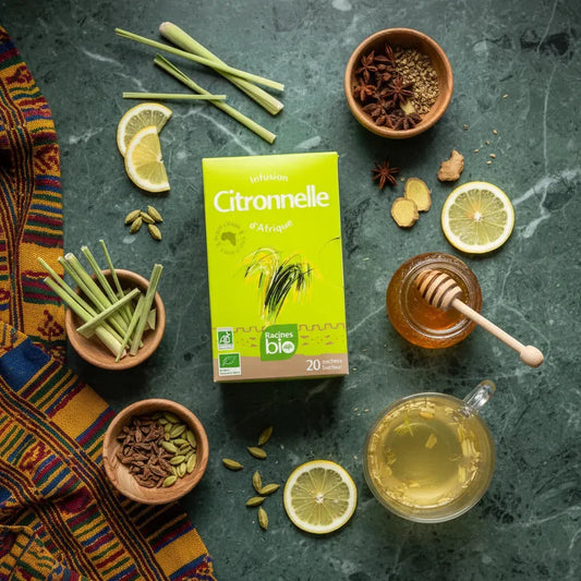 Infusion BIO Afrique citronnelle Racines entourée d'ingrédients naturels comme citron, gingembre et miel. Boisson apaisante et tonifiante.