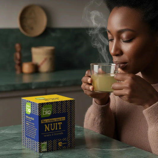 Femme dégustant une infusion Nuit BIO Racines à la verveine et citronnelle, moment de détente avec tisane bio pour le sommeil.