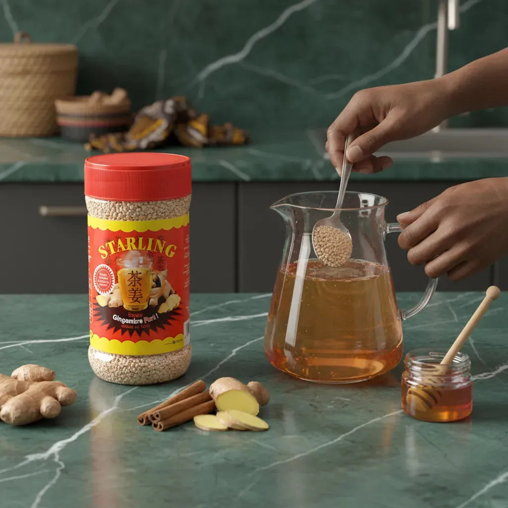 Préparation d'une infusion chaude avec le thé au gingembre STARLING, granules versés dans une carafe. Idéal pour une boisson rapide et épicée.