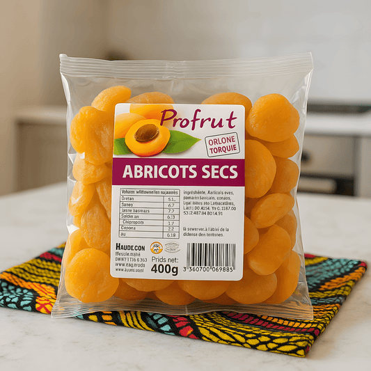 Sachet d'abricots secs PROFRUIT 400g posé sur un tissu coloré, produit d'épicerie sucrée NKOSI, origine Turquie.