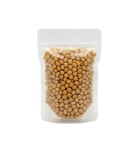 Sachet transparent d'Akpi en grain, ingrédient traditionnel africain. Parfait pour assaisonner vos plats et renforcer la santé naturellement.