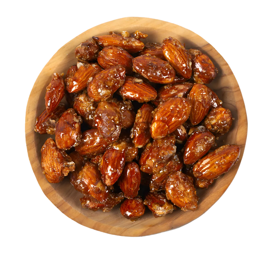 Bol en bois rempli d'amandes sucrées PROFRUIT brillantes et caramélisées, parfaites comme collation croquante ou garniture gourmande.