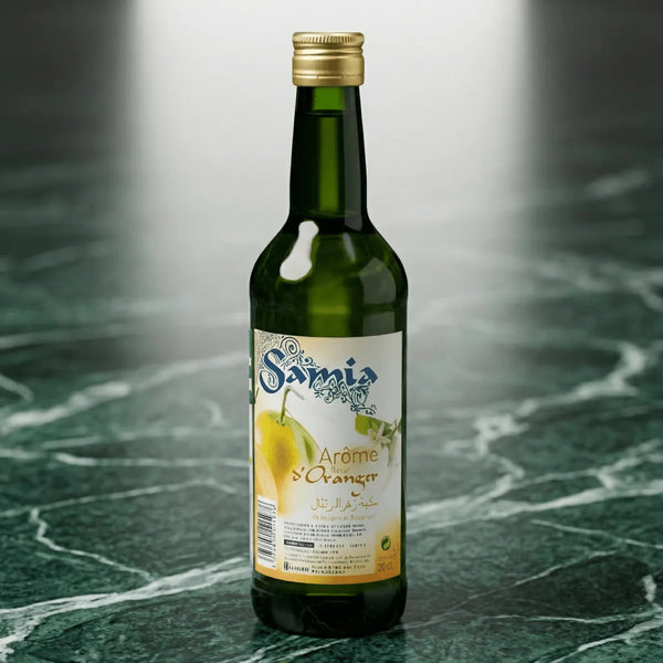 Orangenblütenaroma von SAMIA, in einer grünen Flasche mit einem weißen Etikett, das eine Blüte zeigt.