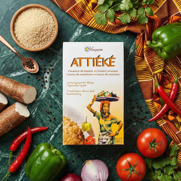 Attiéké Marguerite, couscous de manioc. Boîte produit sur fond marbré avec légumes frais.