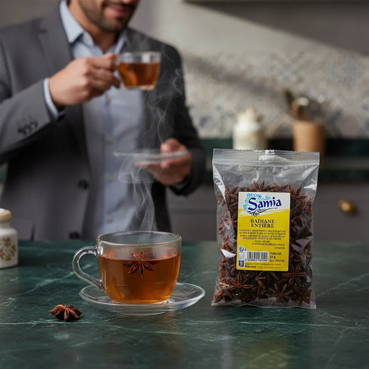 Badiane entière SAMIA - Anis étoilé utilisé dans une infusion chaude, parfait pour boissons aromatiques et recettes épicées maison.