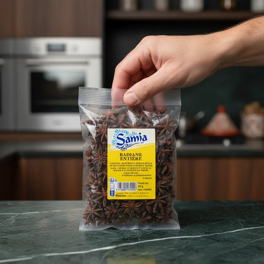 Badiane entière SAMIA - Anis étoilé tenu à la main, sachet pratique pour épicerie salée et cuisine maison aux saveurs exotiques.