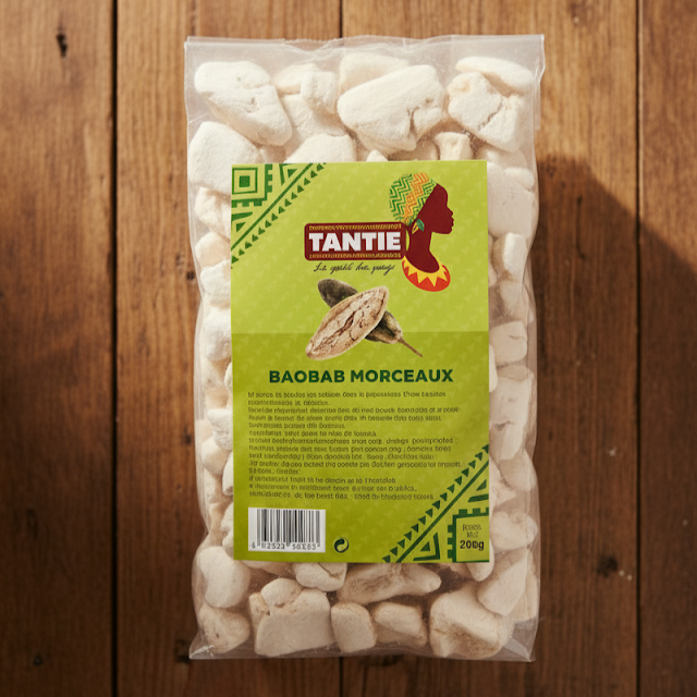 Sac plastique transparent contenant des morceaux irréguliers de fruit de Baobab TANTIE