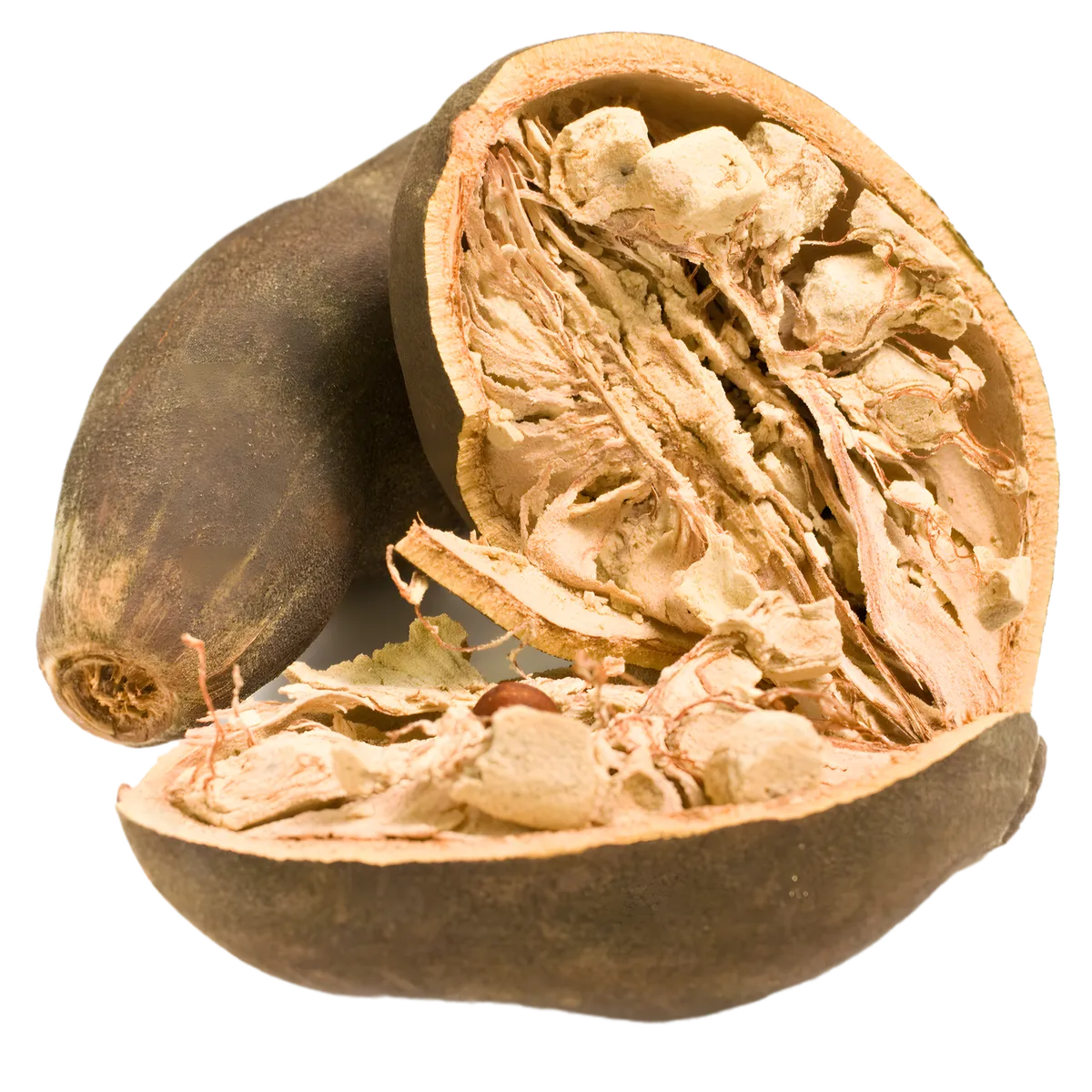 Fruit de baobab ouvert révélant la pulpe séchée naturelle, source de nutriments utilisée dans les morceaux de baobab TANTIE.