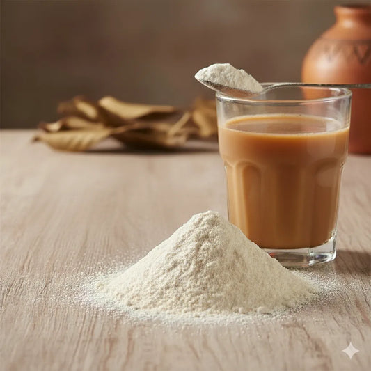 Poudre de Baobab TANTIE servie avec une boisson, mise en avant pour ses bienfaits santé et son goût acidulé dans les recettes naturelles.