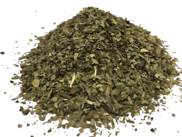 Basilic entier séché de SAMIA, présenté en tas, avec des feuilles vertes et brunes.
