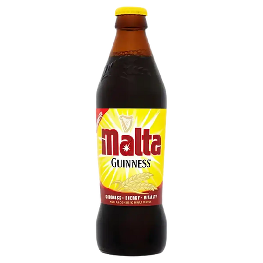 Boisson au malt GUINNESS - BOISSON - NKOSI, bouteille en verre de bière sans alcool à base d’orge malté, étiquette jaune et rouge distinctive.
