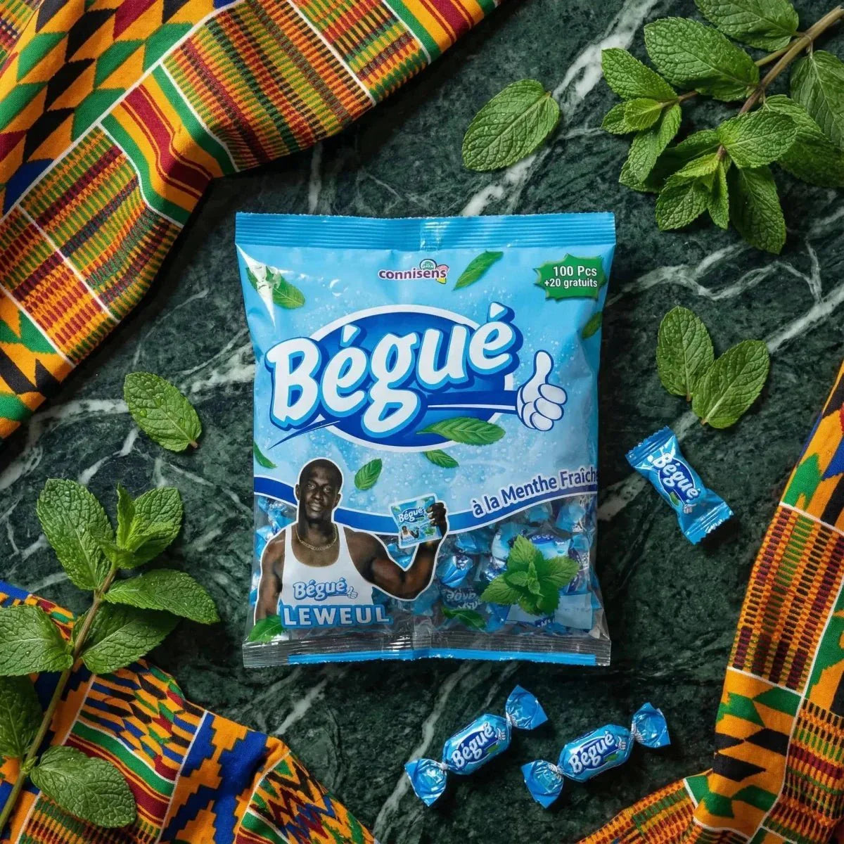 BÉGUÉ Minzbonbons von Connisens, verpackt in einem blauen Beutel.