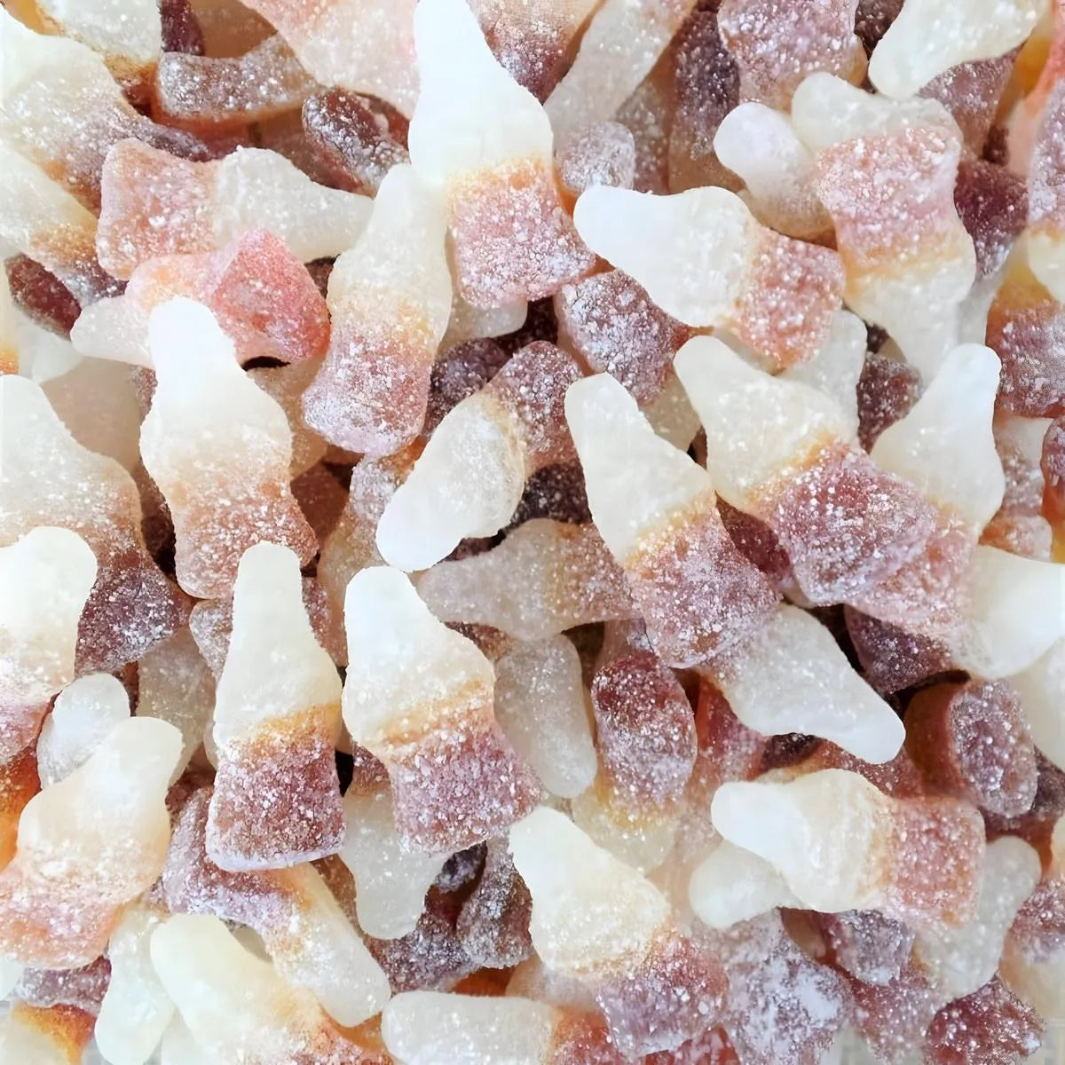 Bonbons Cola Pep's Halal - Saveur Cola | SAMIA en gros plan, bonbons gélifiés en forme de bouteille, texture moelleuse et enrobage acidulé.