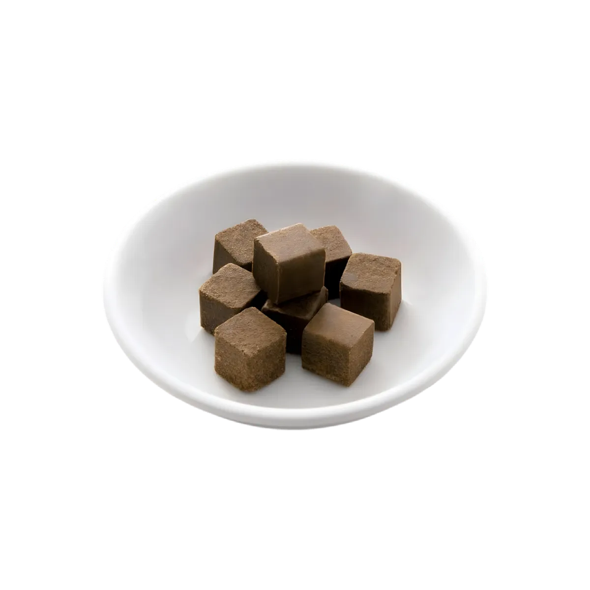 Cubes de bouillon étoile MAGGI déshydraté présentés dans une assiette blanche, parfaits pour soupes, viandes et plats mijotés.