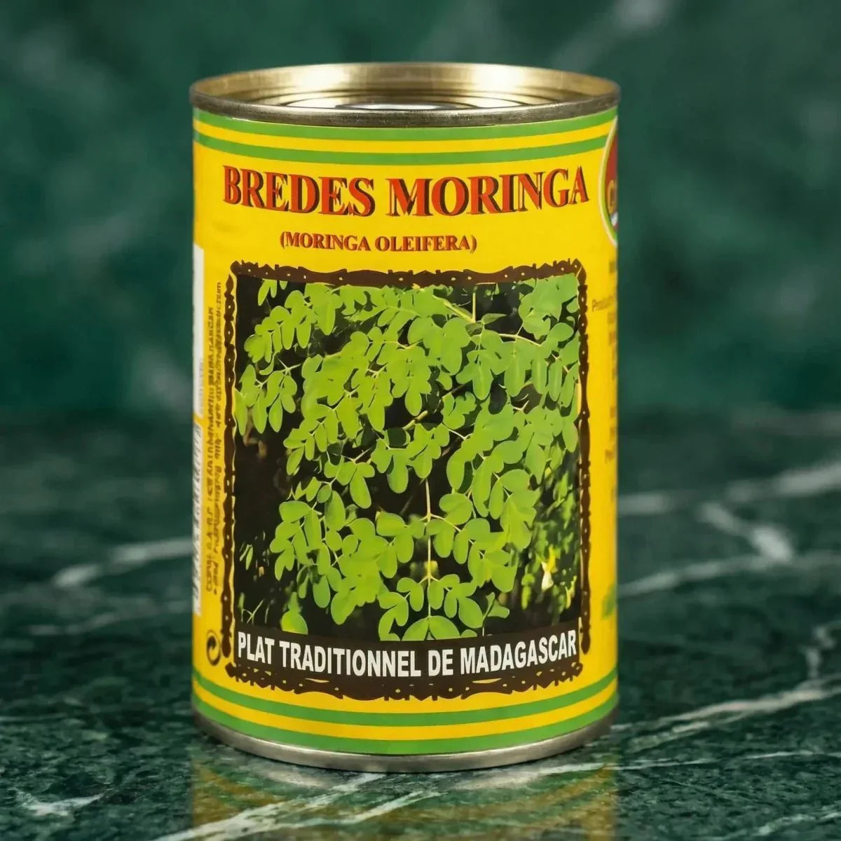 Conserve de brèdes moringa de Codal, avec illustration de feuilles vertes.