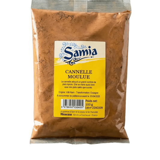 Packet of ground cinnamon SAMIA. Close-up of the sealed packaging and its yellow label.