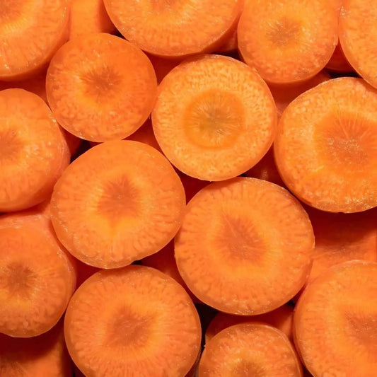 Rondelles de carottes fraîches bio, texture croquante et couleur vive. Parfaites pour salades, plats cuisinés ou jus détox.