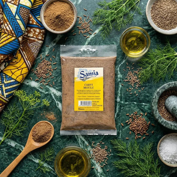 Gemahlener Koriander SAMIA 100g, umgeben von Zutaten, Gewürzen, Öl und Kräutern, grün marmoriert.