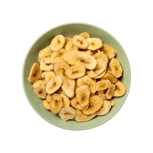 Chips de plantain à l'ail N°1 (85g) dans un bol vert. Cuisine avec fruits séchés.