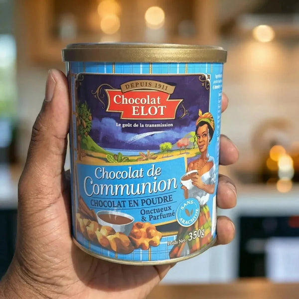 Chocolat en poudre de communion, par Chocolat Elot, dans une boîte bleu clair.
