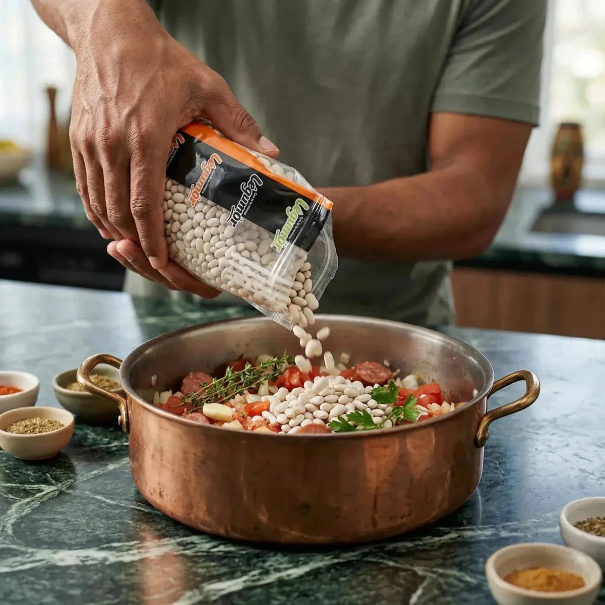 Preparation of a dish with LEGUMOR white beans (1kg).