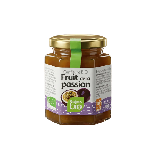 Pot de confiture bio fruit de la passion de la marque Racines Bio, sur fond uni.