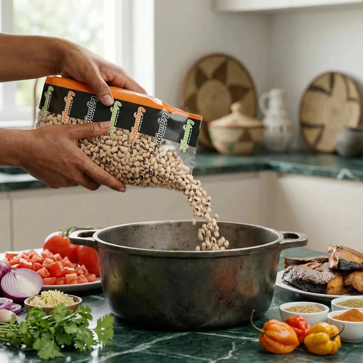 LEGUMOR Cornilles 1 kg in einen großen Topf gegeben. Frisches Gemüse, Gewürze.