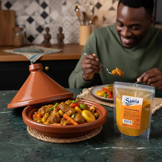 Homme dégustant un tajine maison avec épices pour tajine SAMIA en sachet, parfait pour plats traditionnels riches en saveurs orientales.