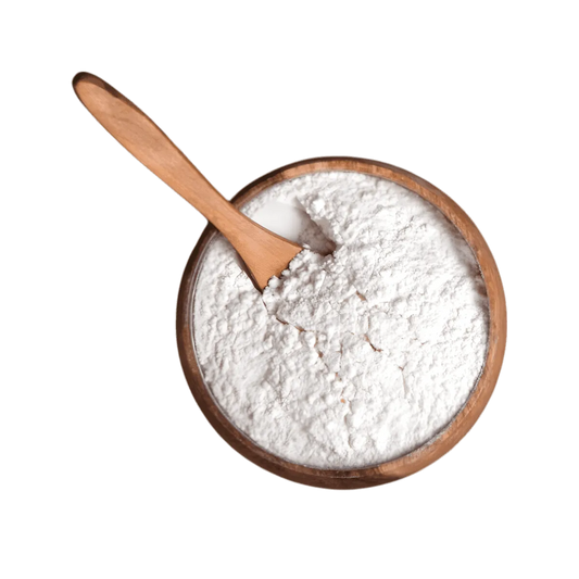 Bol en bois rempli de farine de cossettes de manioc Kokonte avec cuillère, ingrédient naturel pour cuisine africaine - ÉPICERIE SALÉE - NKOSI.